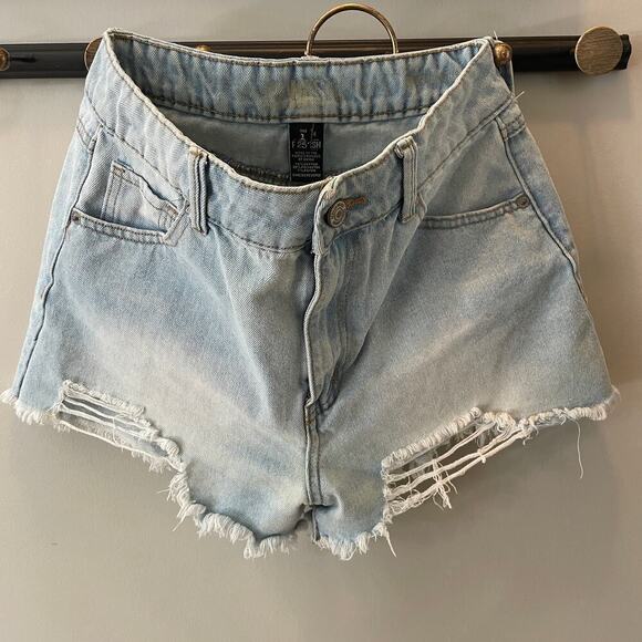 Rewash High-Rise Distressed Denim Shorts | Light Wash, Frayed Hem, Size 1 (25) - Picture 3 of 6